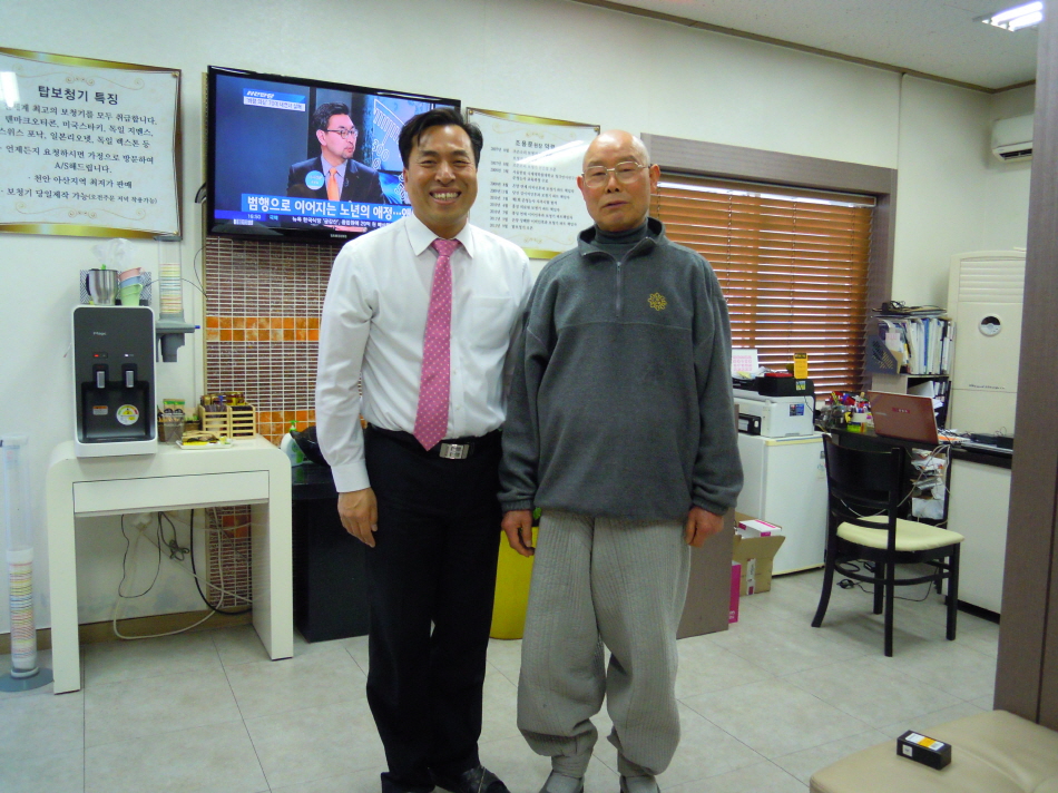 1935319850_DlaYUhJr_9760a87a6f463da1f6b969422dcf955b551df22b.jpg 이미지크게보기